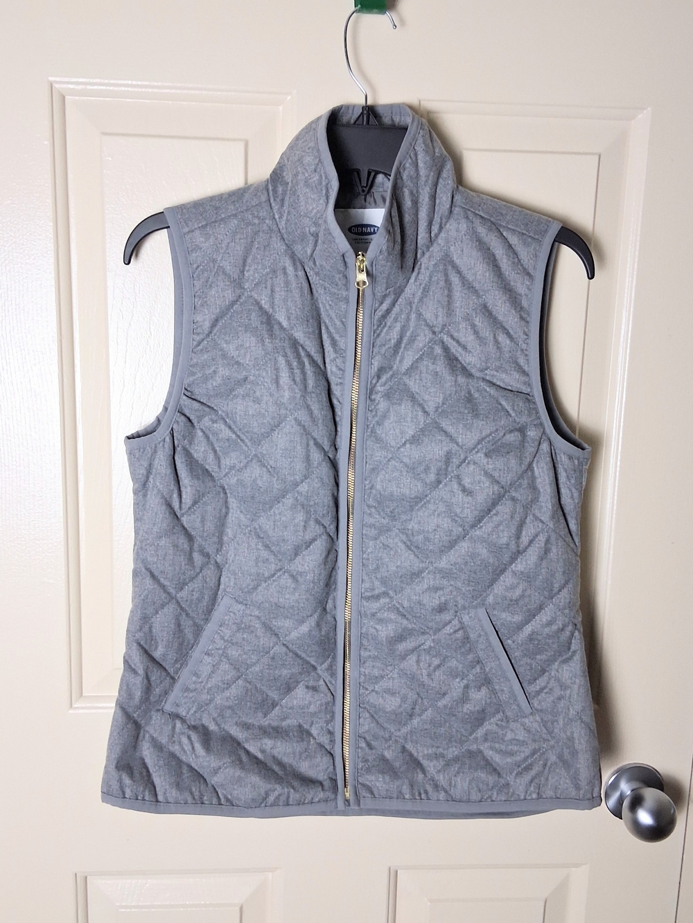 Old Navy Women Quilted Gray Vest Jacket Size Small Petite
